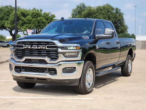 Diamond Black Crystal Pearlcoat 2026 RAM 2500 Tradesman Crew Cab 4x4 8' Box