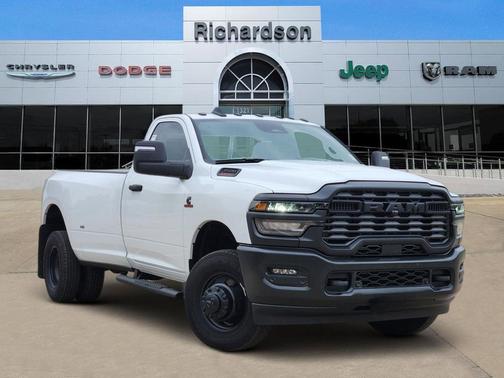 Bright White Clearcoat 2026 RAM 3500 Tradesman Regular Cab 4x4 8' Box