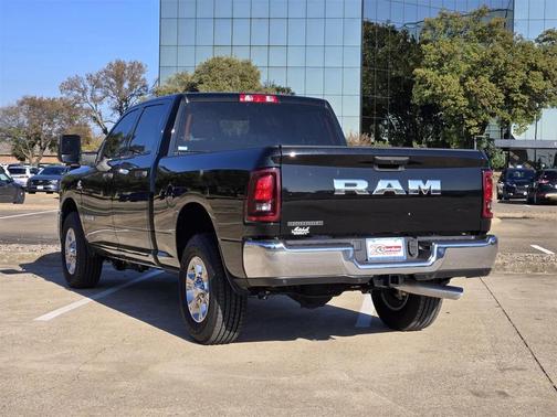 2025 RAM 2500 Big Horn Crew Cab 4x2 6'4' Box