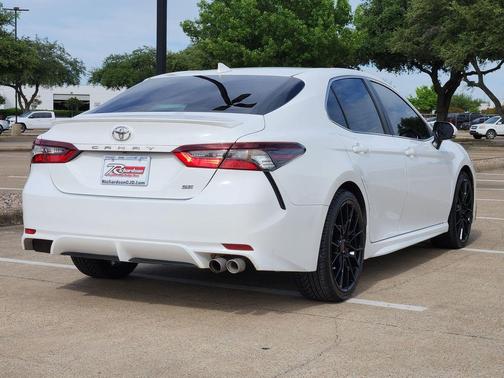 Ice 2023 Toyota Camry SE