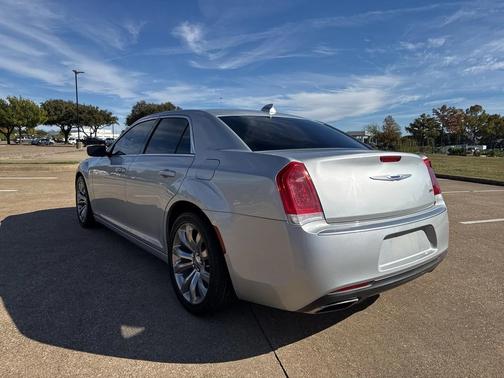 2019 Chrysler 300 Touring