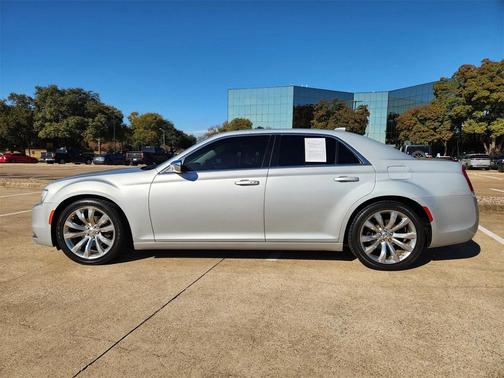2019 Chrysler 300 Touring