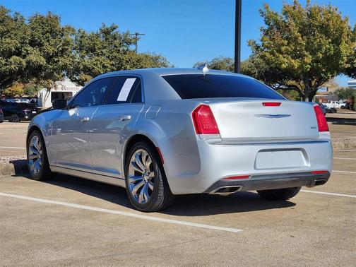 2019 Chrysler 300 Touring
