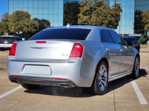 2019 Chrysler 300 Touring