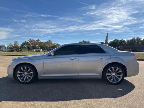 2019 Chrysler 300 Touring