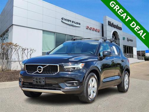 2021 Volvo XC40 T4 Momentum