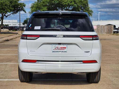 Bright White Clearcoat 2026 Jeep Grand Cherokee Summit