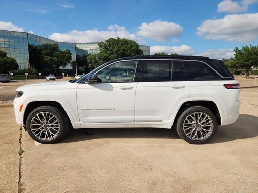 Bright White Clearcoat 2026 Jeep Grand Cherokee Summit