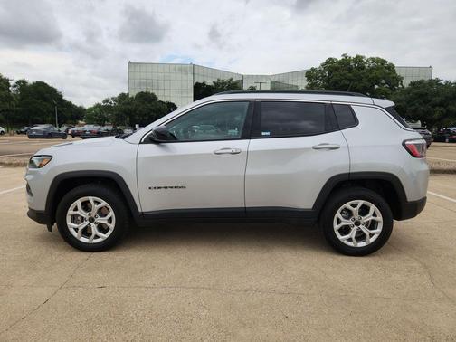 Silver Zynith Metallic Clearcoat 2025 Jeep Compass Latitude