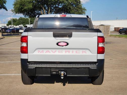 Space White Metallic 2025 Ford Maverick XLT