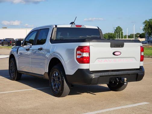 Space White Metallic 2025 Ford Maverick XLT