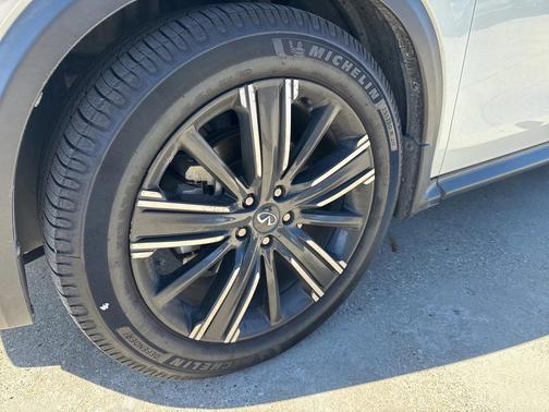 2021 INFINITI QX50 LUXE