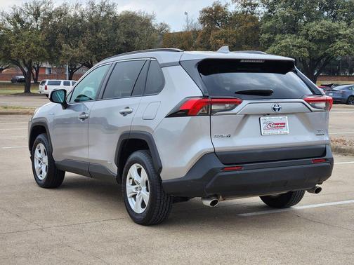 2021 Toyota RAV4 Hybrid XLE