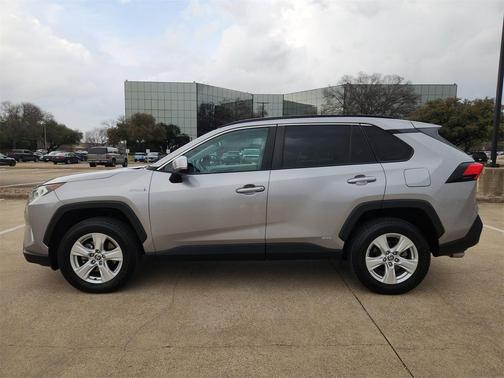 2021 Toyota RAV4 Hybrid XLE