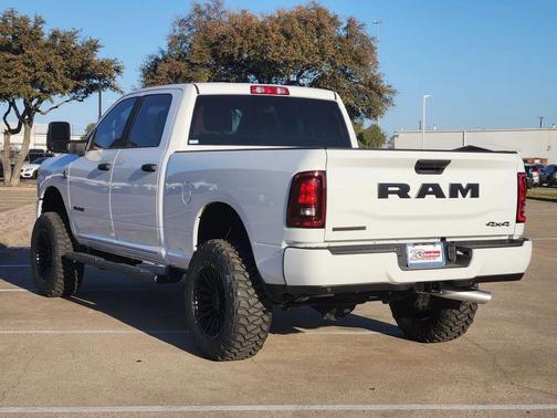 Bright White Clearcoat 2025 RAM 2500 Big Horn Crew Cab 4x4 6'4' Box