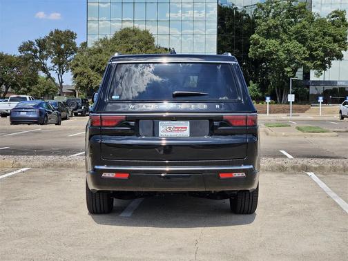 2025 Jeep Wagoneer 4x2
