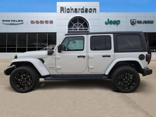 Silver Zynith Clearcoat 2023 Jeep Wrangler 4xe Sahara