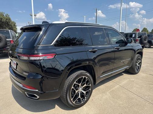 2023 Jeep Grand Cherokee Summit