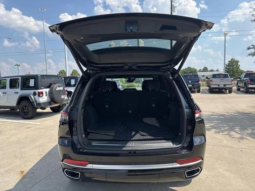 2023 Jeep Grand Cherokee Summit