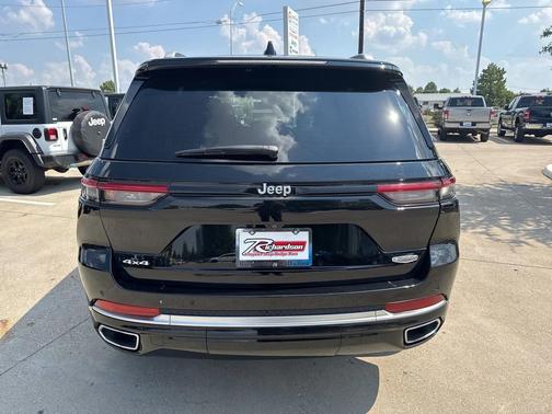 2023 Jeep Grand Cherokee Summit