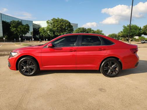 Kings Red 2022 Volkswagen Jetta 1.5T SE