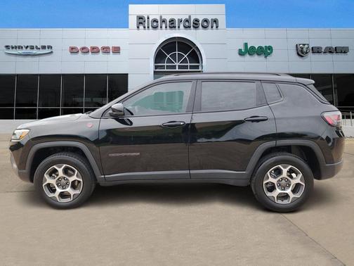 Diamond Black Crystal Pearlcoat 2022 Jeep Compass Trailhawk