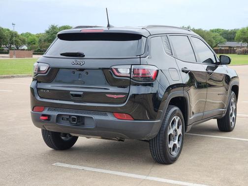 Diamond Black Crystal Pearlcoat 2022 Jeep Compass Trailhawk