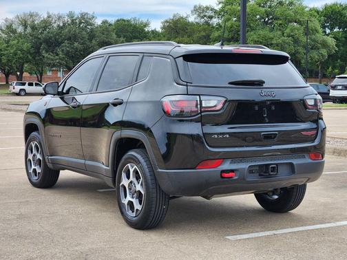 Diamond Black Crystal Pearlcoat 2022 Jeep Compass Trailhawk