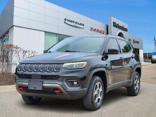 Diamond Black Crystal Pearlcoat 2022 Jeep Compass Trailhawk