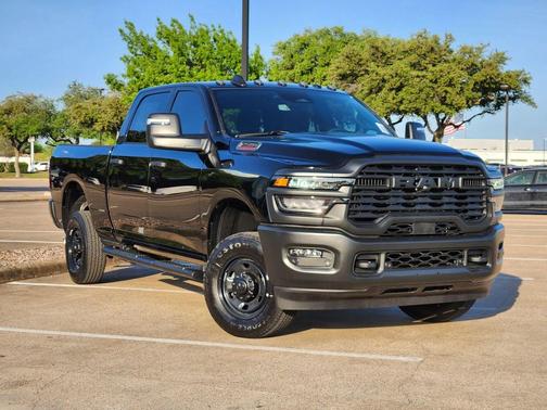 Diamond Black Crystal Pearlcoat 2026 RAM 2500 Tradesman Crew Cab 4x4 6'4' Box