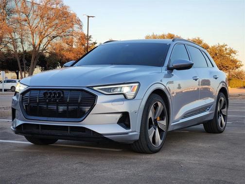 2022 Audi e-tron Premium Plus