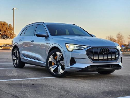 2022 Audi e-tron Premium Plus
