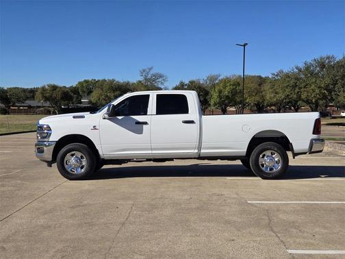 2025 RAM 2500 Tradesman Crew Cab 4x4 8' Box