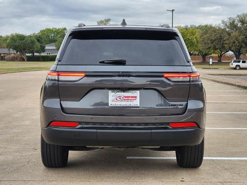 Baltic Gray Metallic Clearcoat 2023 Jeep Grand Cherokee Limited