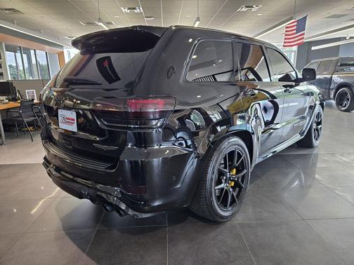 Diamond Black Crystal Pearlcoat 2018 Jeep Grand Cherokee Trackhawk