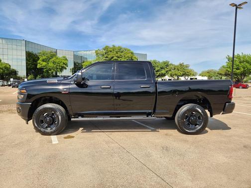 Diamond Black Crystal Pearlcoat 2026 RAM 2500 Tradesman Crew Cab 4x4 6'4' Box