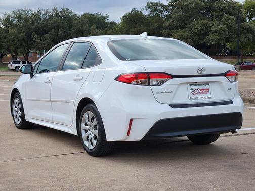 Ice Cap 2024 Toyota Corolla LE