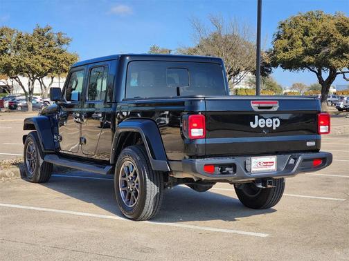 2022 Jeep Gladiator Overland