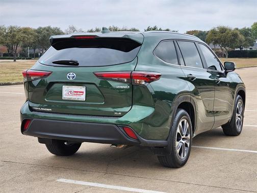 2024 Toyota Highlander Hybrid XLE