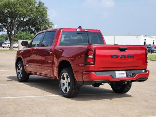 Molten Red Pearlcoat 2026 RAM 1500 Express