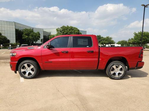 Molten Red Pearlcoat 2026 RAM 1500 Express