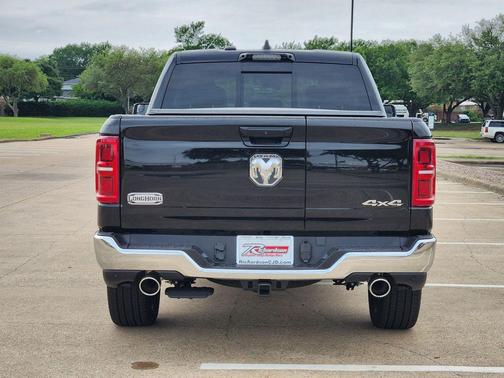 Diamond Black Crystal Pearlcoat 2026 RAM 1500 Longhorn