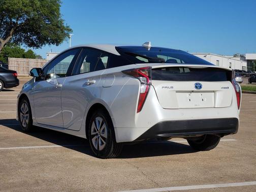 Blizzard Pearl 2016 Toyota Prius