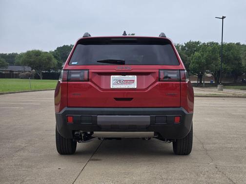 Red Hot Pearlcoat 2026 Jeep Cherokee Laredo 4x4