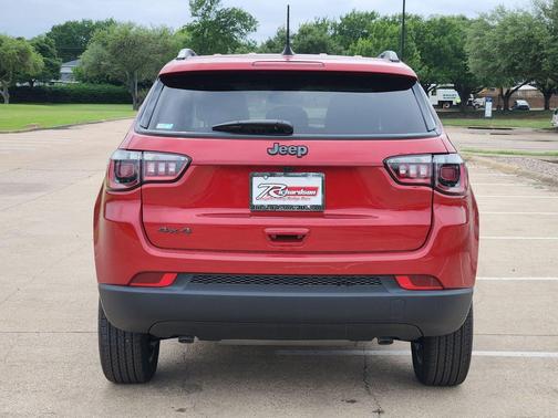 Red Hot Pearlcoat 2026 Jeep Compass Latitude
