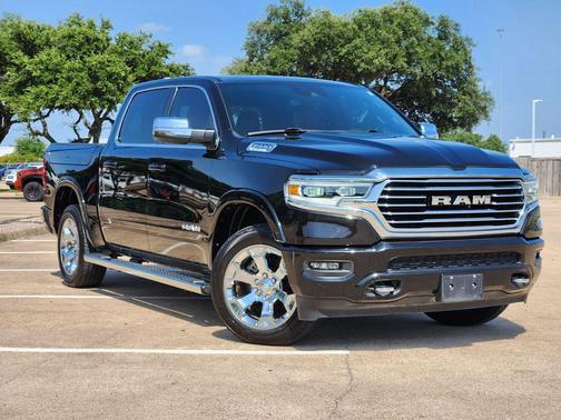 Diamond Black Crystal Pearlcoat 2023 RAM 1500 Longhorn