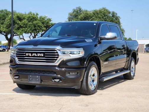 Diamond Black Crystal Pearlcoat 2023 RAM 1500 Longhorn