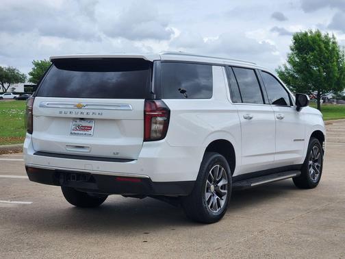 Summit White 2022 Chevrolet Suburban LT
