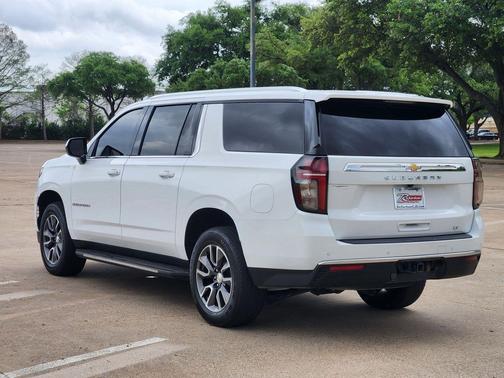 Summit White 2022 Chevrolet Suburban LT