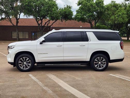 Summit White 2022 Chevrolet Suburban LT